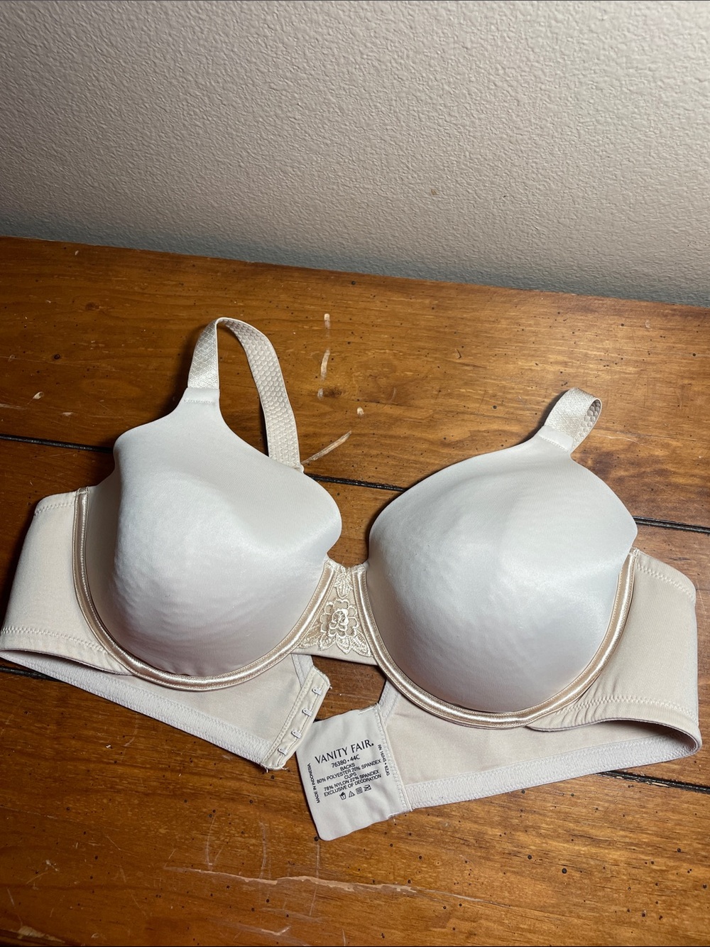 Vanity Fair Light Cream Smooth Molded Bra